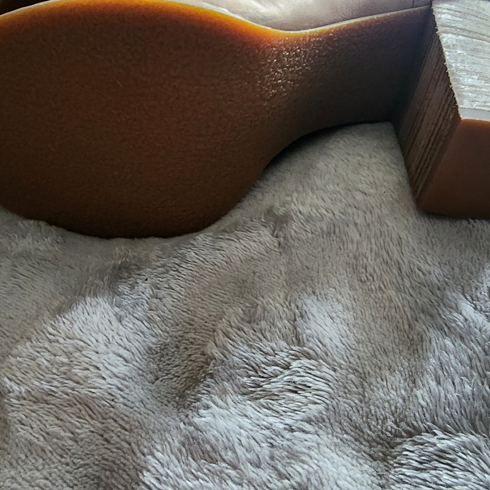 Heels - Picture 3 of 3